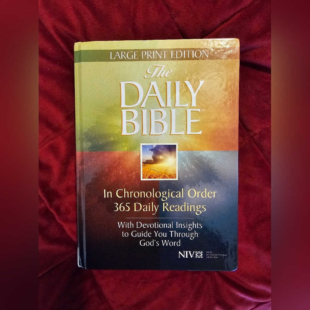 The Daily Bible NIV Chronological Order 365 Readings Hardcover Devotional